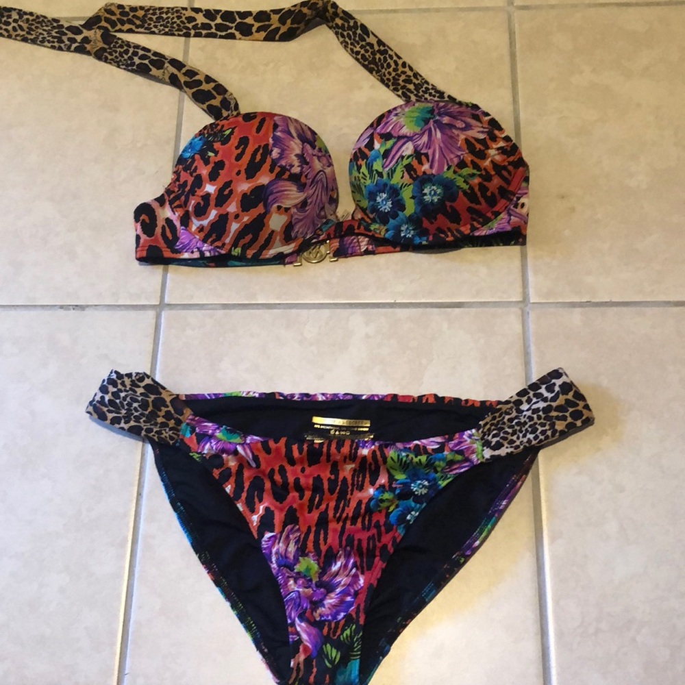 VS bomb shell bathing suit